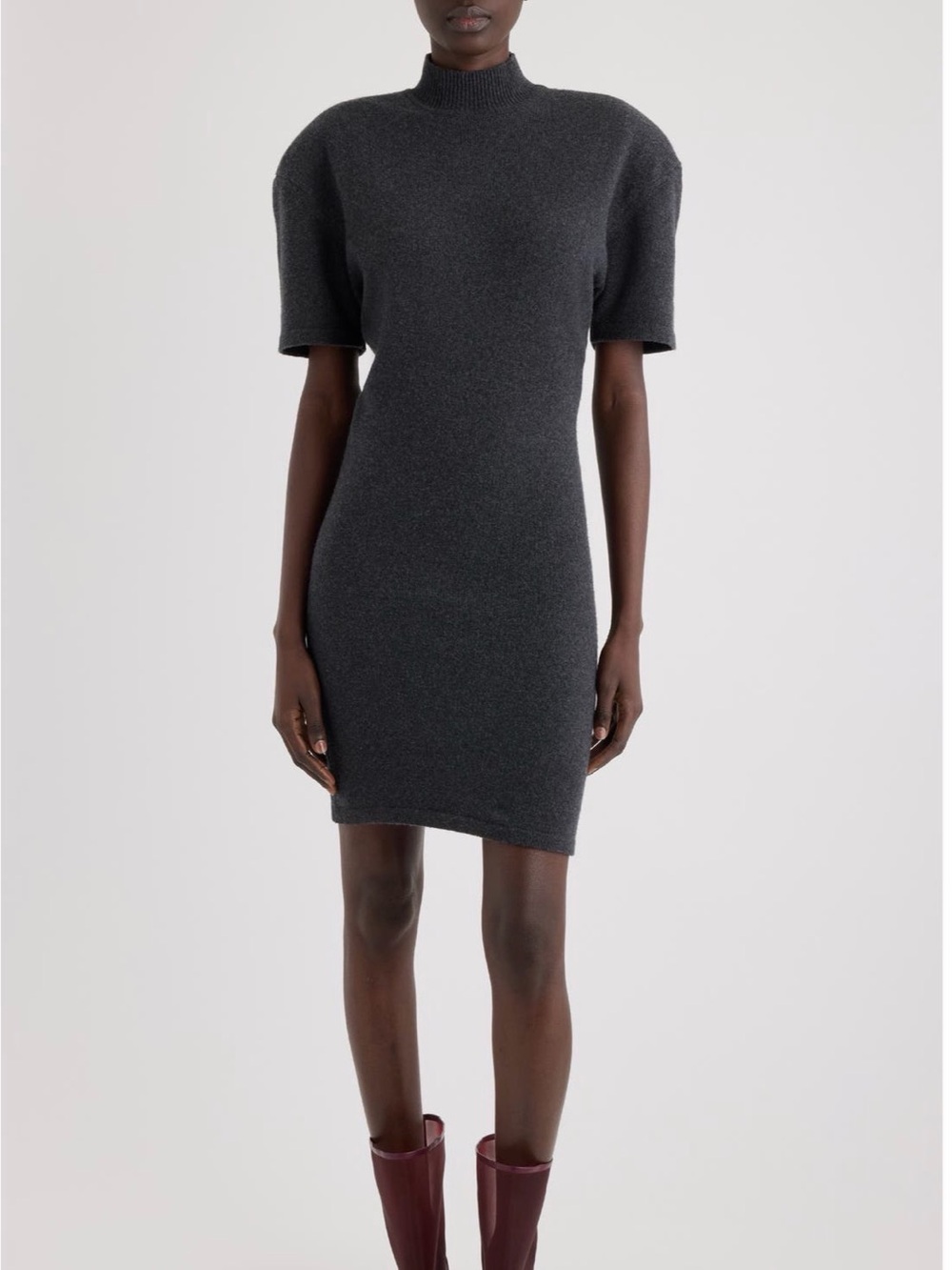Jacquemus
La Robe Maille Castagna
Short Sleeve Sweater
Dress